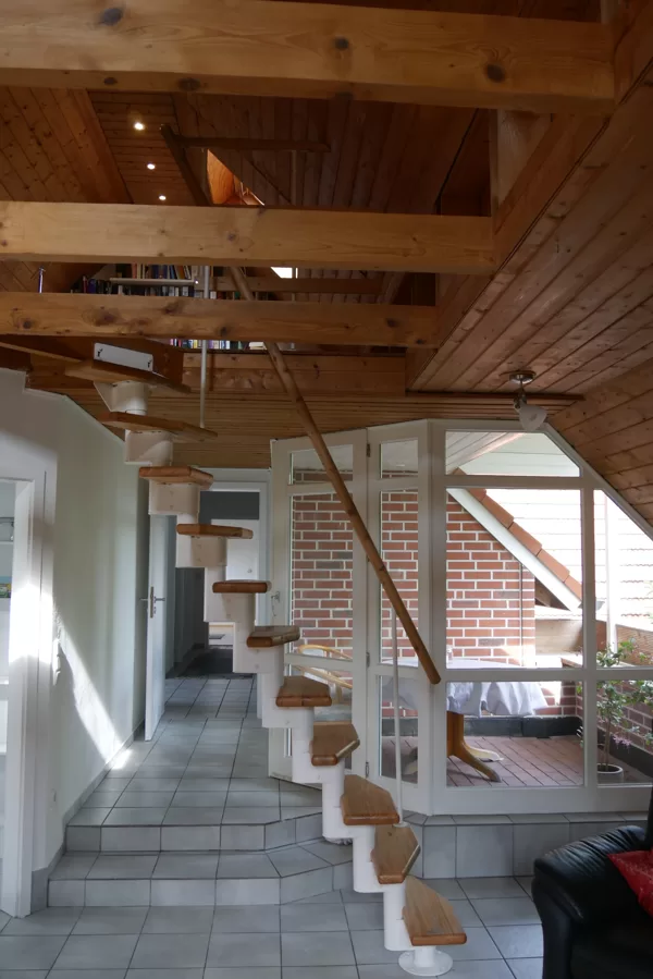 Blick vom Wohnzimmer zur Terrasse