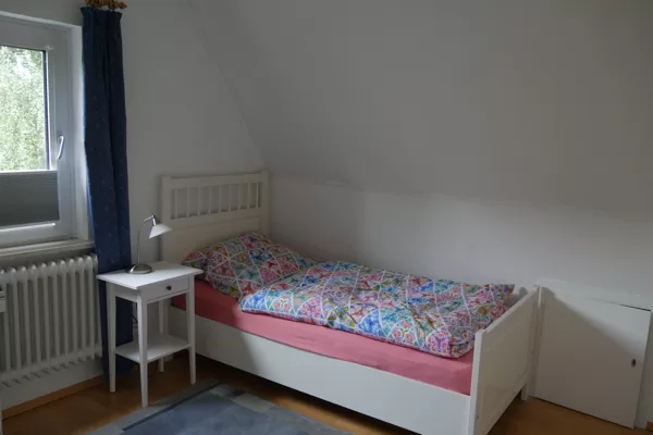 Schlafzimmer 1